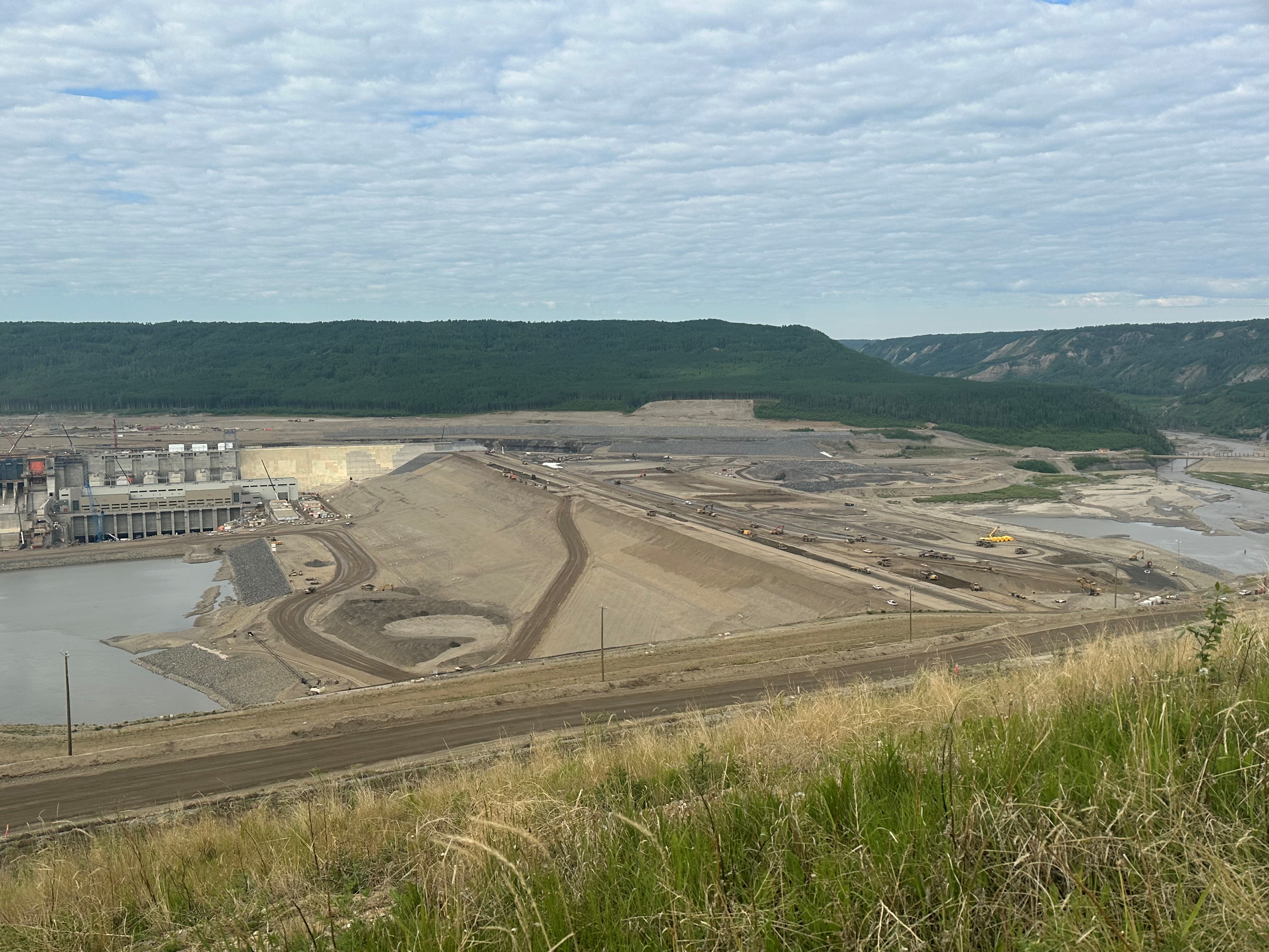 Earthfill dam