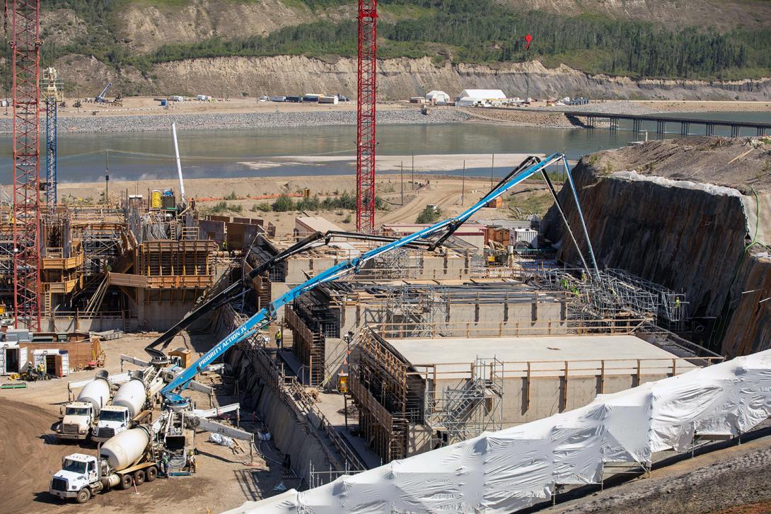 Concrete placement at the auxiliary spillway overflow channel. | July 2021