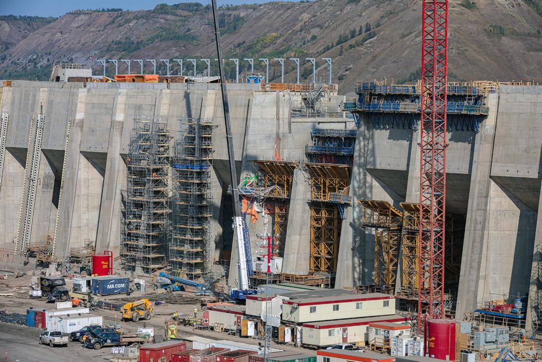 Construction continues on the intakes and spillway. | September 2022