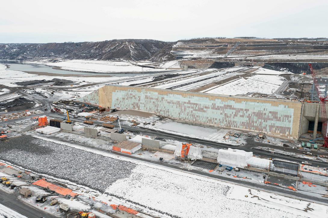 Construction of the approach channel wall. | February 2023