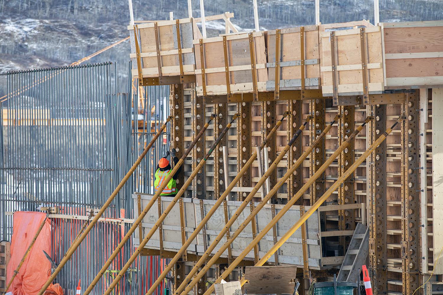 Building the formwork for the spillway pier. | March 2021