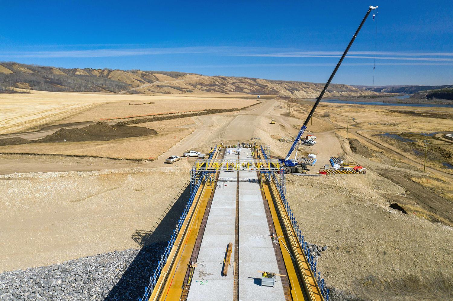 Placement of the pre-cast deck panels and formwork is underway on the new Halfway River bridge. Crews completed the installation of the steel bridge girders in March 2021. | April 2021