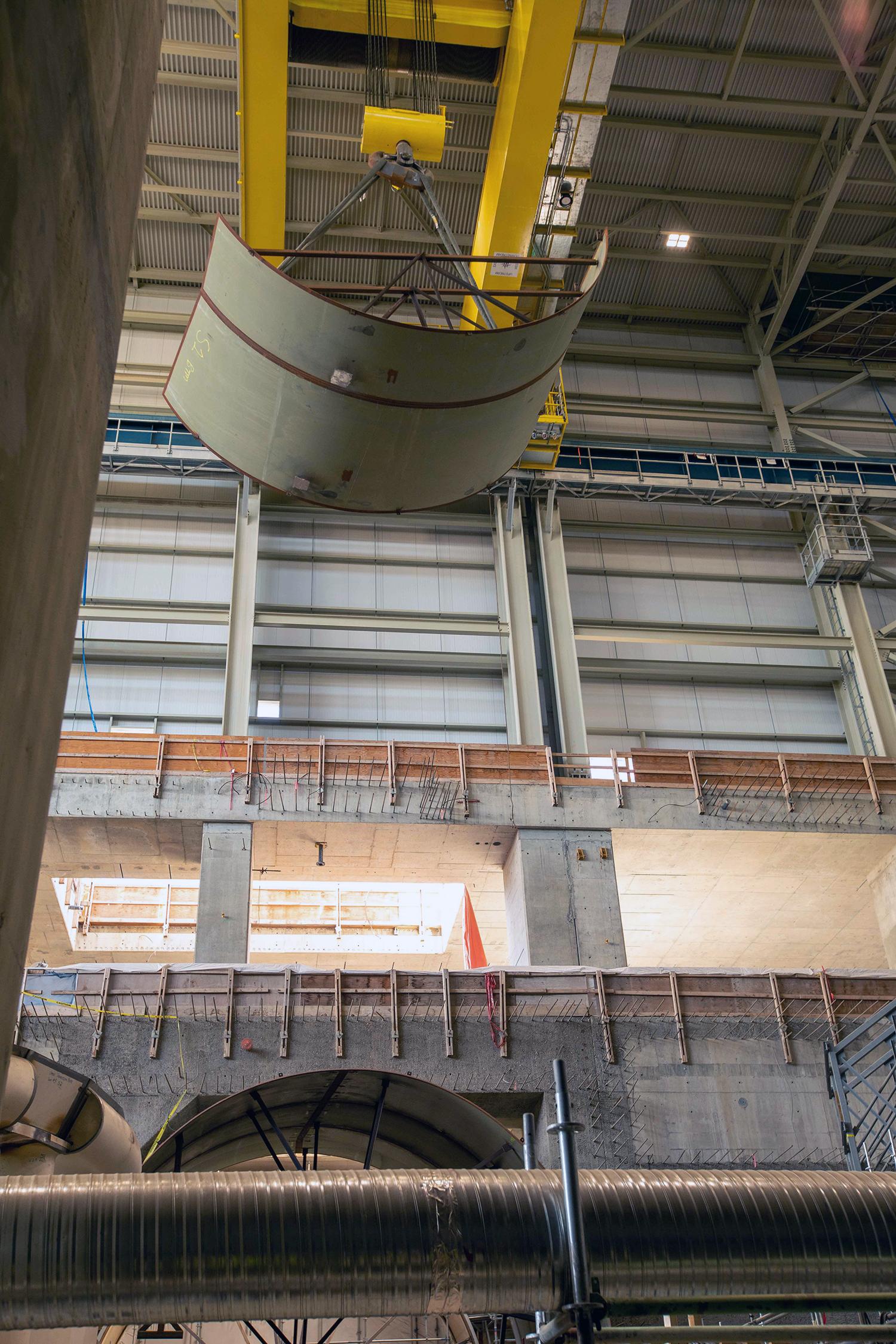 Concrete placement at the auxiliary spillway overflow channel. | July 2021