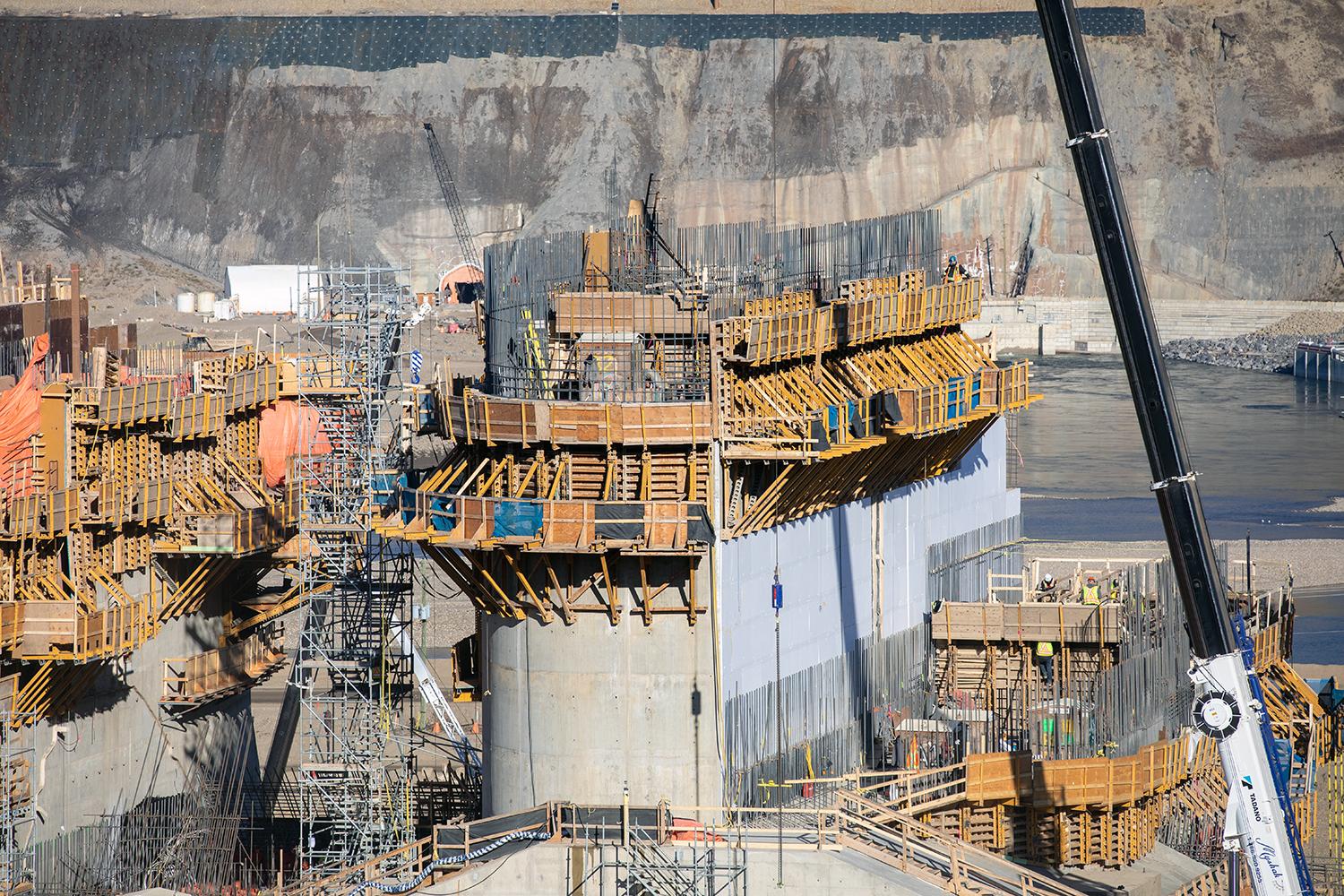 North facing view of the spillway headworks centre pier. | October 2021