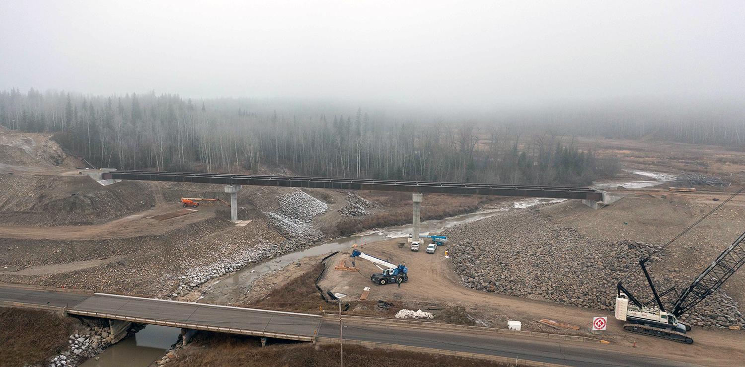 Steel girder installation is complete on the Lynx Creek bridge. | November 2021