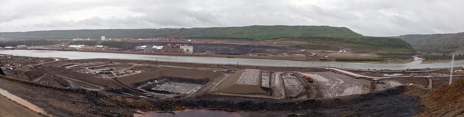 The core trenches are excavated on the right and left banks to provide the foundation for the earthfill dam’s impermeable core. | September 2019