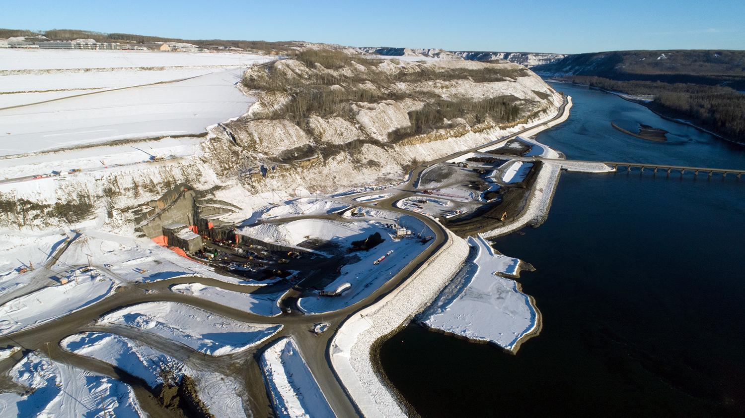 Diversion tunnel outlet portal and cofferdams on the north bank. | December 2018