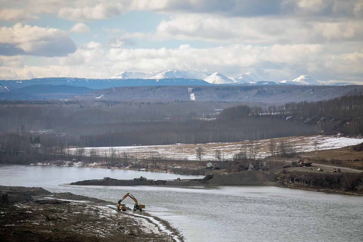 View of the causeway that provides access to the nearby island for aggregate extraction to construct the Lynx Creek Highway 29 realignment. | March 2020