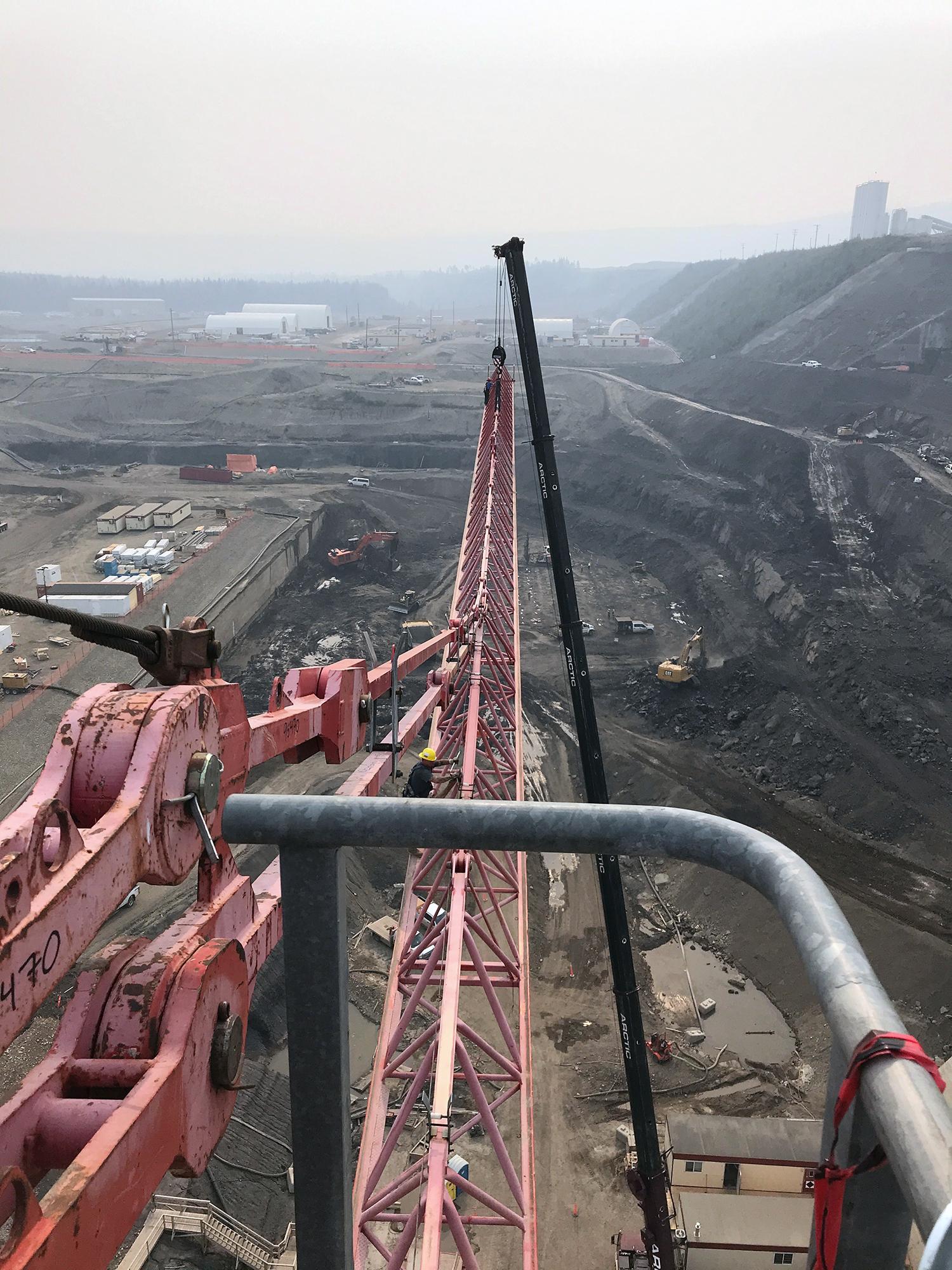 Installation of a tower crane at the powerhouse on the south bank | August 2018