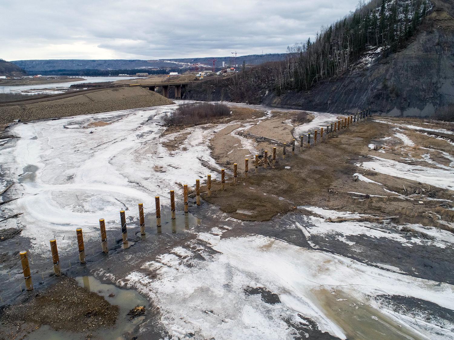 Looking east across the mouth of the Moberly River at the completed log debris boom structure. | April 2020