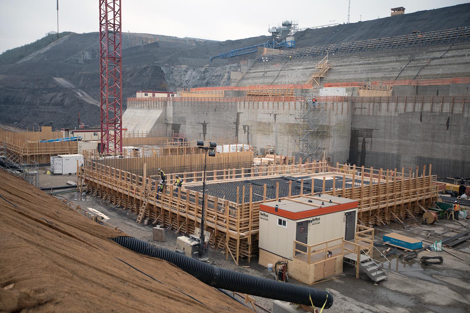 Formwork for the powerhouse draft tubes tailrace on the south bank | August 2018