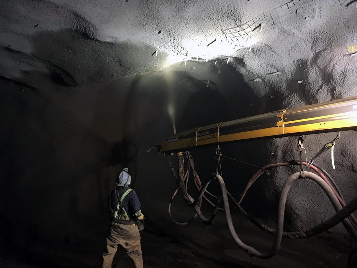 Shotcrete application in the south bank drainage tunnel | August 2018