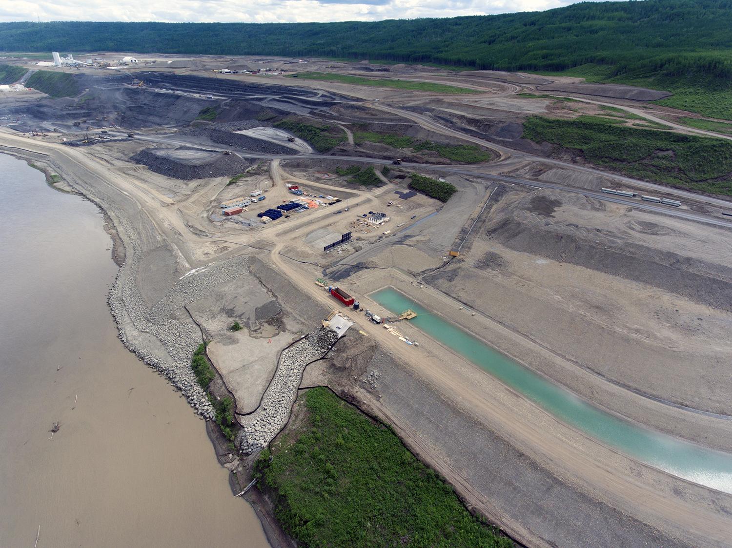 South bank cofferdam, excavation, and sediment storage area | May 2017