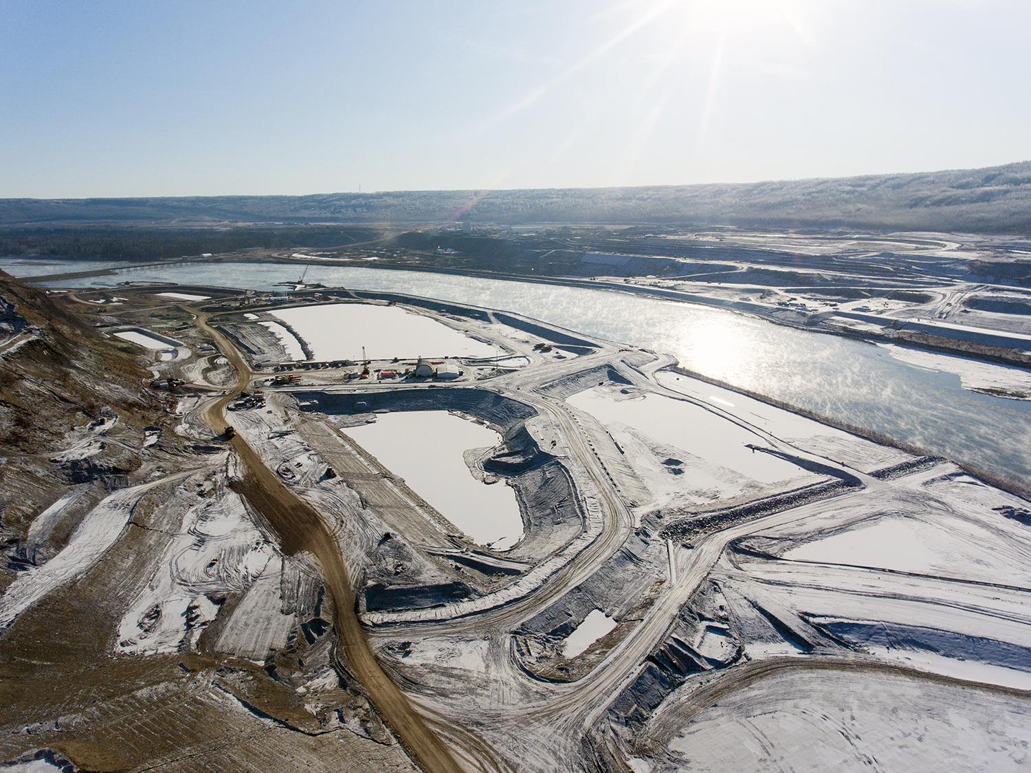 Aerial view of the north bank, with cofferdams and laydown area, looking southeast | November 2017