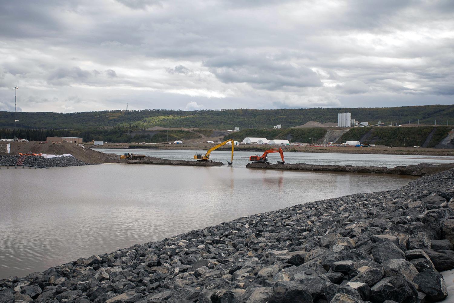 Removing the inlet portal coffer dam. | September 2020