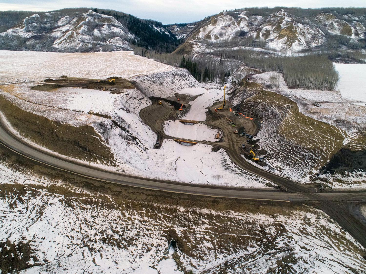 Drilling and piling work is in progress for pier 2 of the Dry Creek segment of Highway 29 realignment. The new segment includes the design and construction of 1.5 km of new highway and a 158-metre-long bridge at Dry Creek. | December 2020