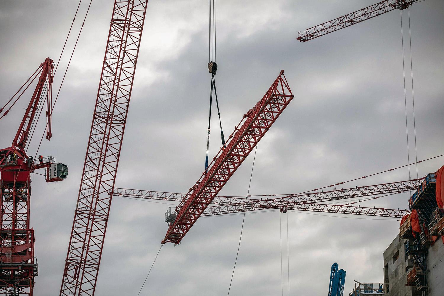 This crane moved extremely heavy, oversized loads such as the penstock sections, which weighed up to 45 tonnes. | January 2022