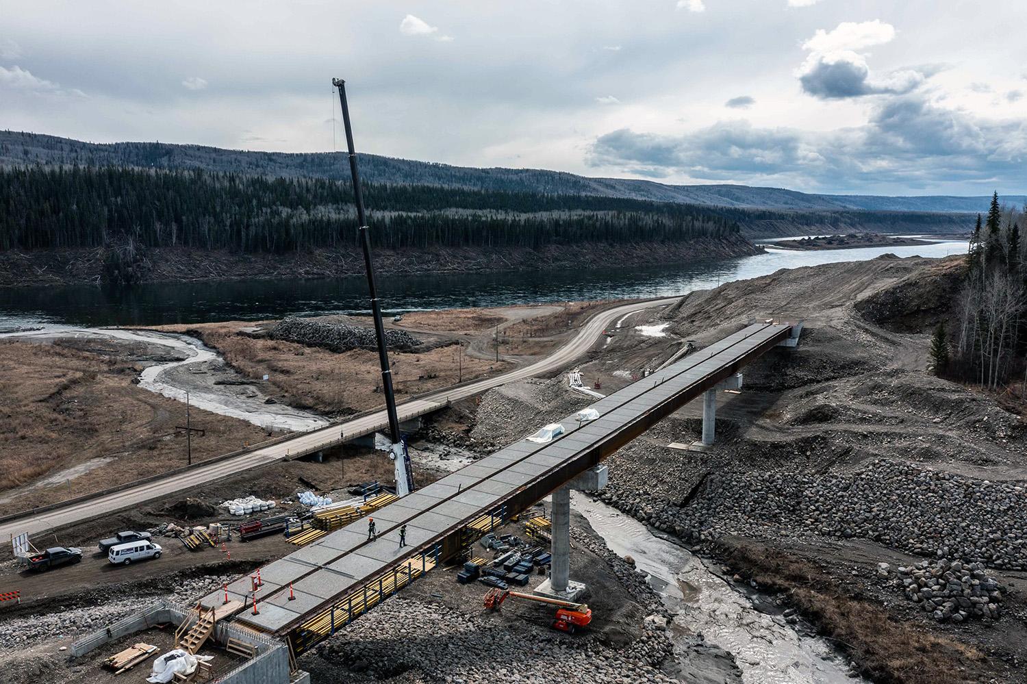 Steel installation is complete on the Farrell Creek bridge deck. | April 2022