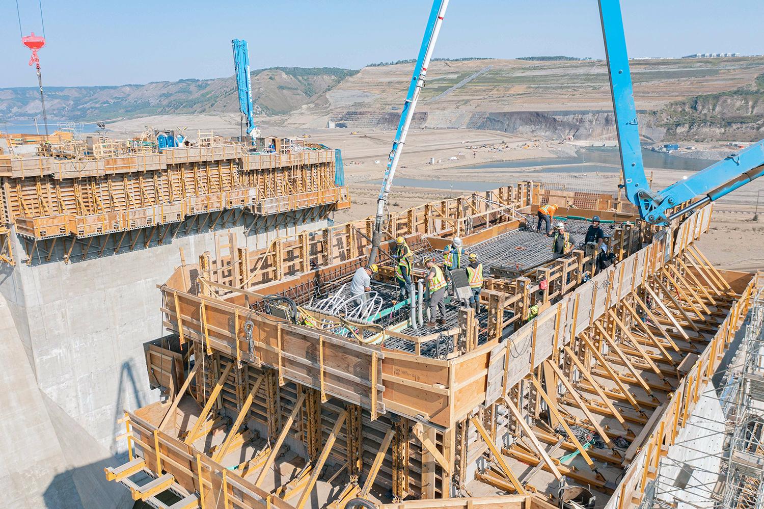 Concrete placement on the right wall adjacent to the auxiliary spillway. | August 2022