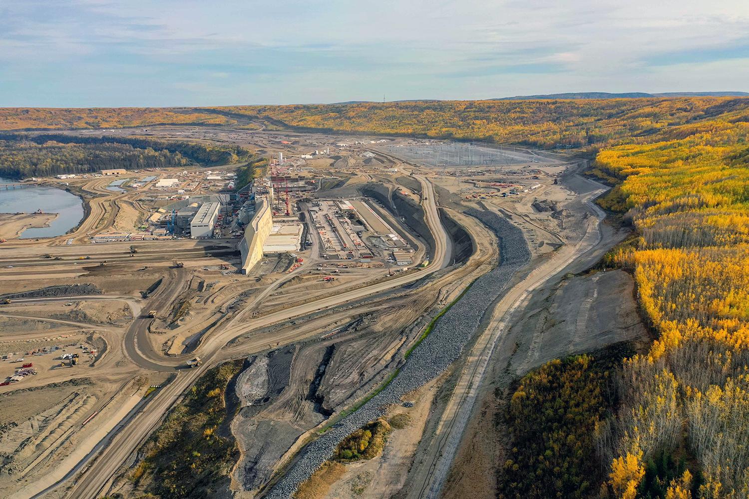 The entrance to the approach channel, looking east. ! September 2022