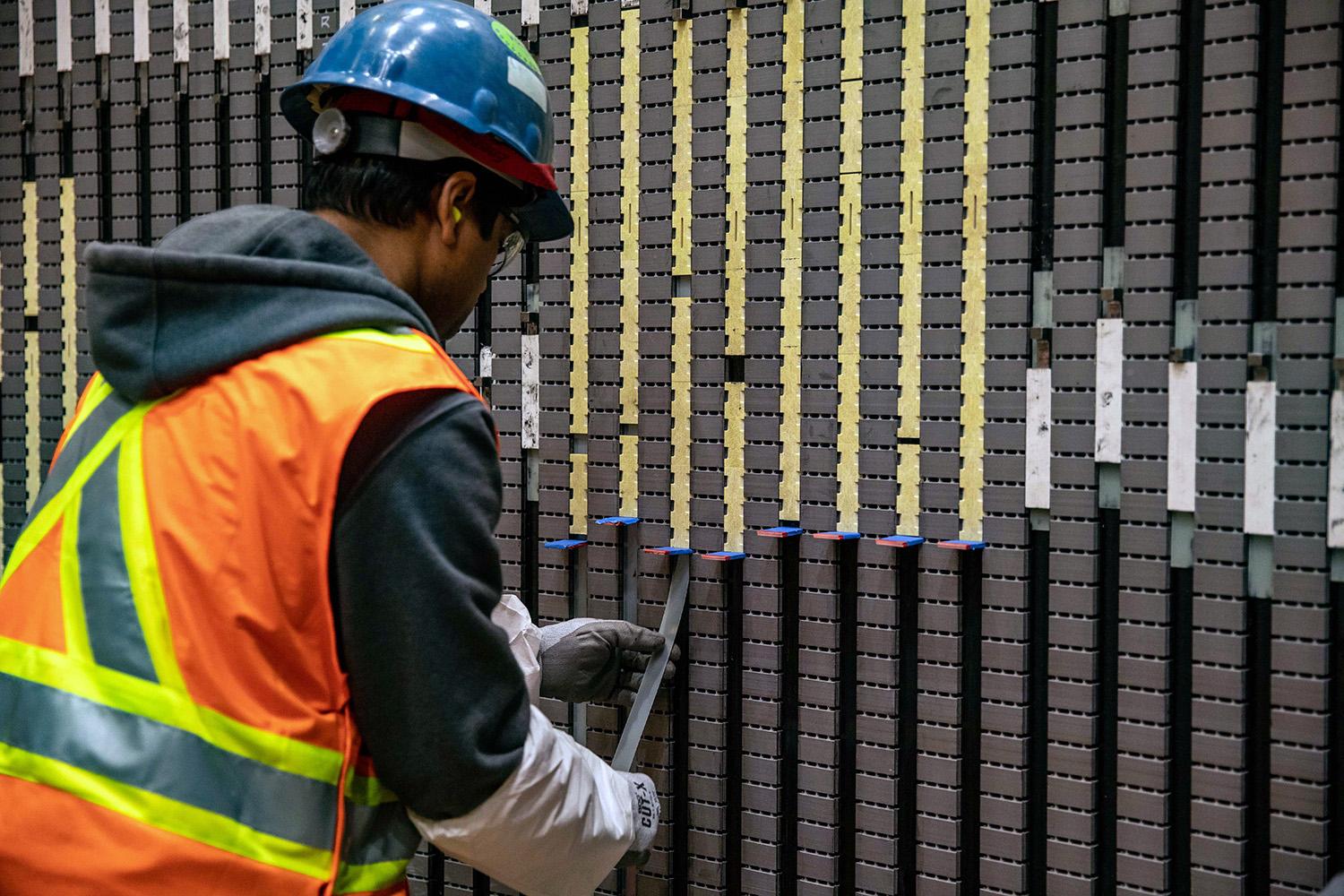 Wedging the stator on unit 1 inside the powerhouse. | November 2022