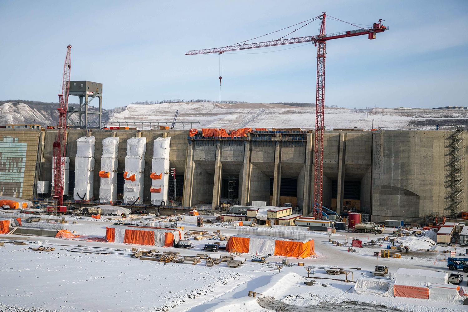 The unit 2 and 3 trash rack guides are under the winter hoardings and work continues to complete intake units 4 and 5. | March 2023