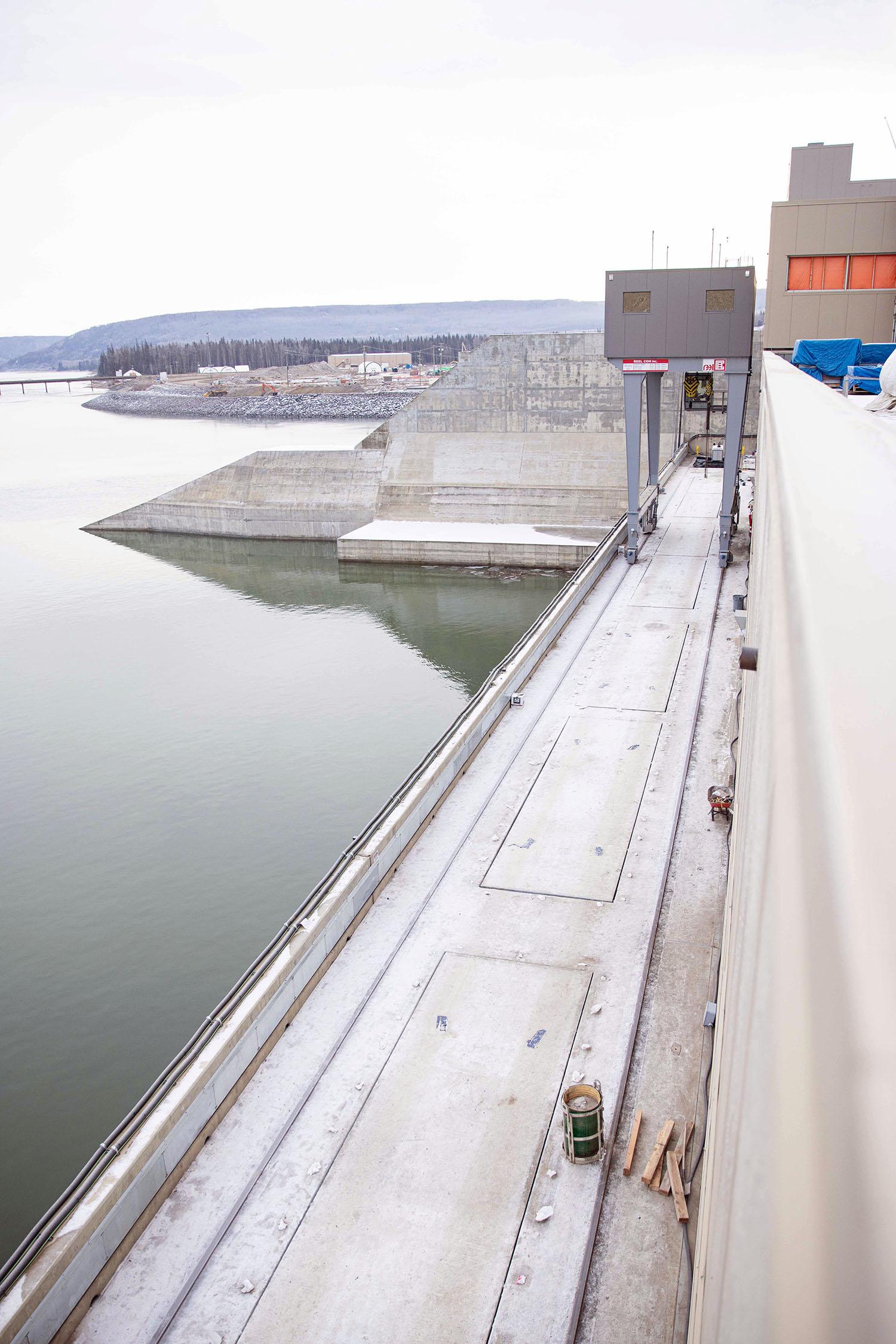 The tailrace gantry crane is on tracks so it can move along the tailrace deck to lift the draft tube maintenance gates. There are a total of 12 gates, each weighing about 40 tonnes. | December 2023