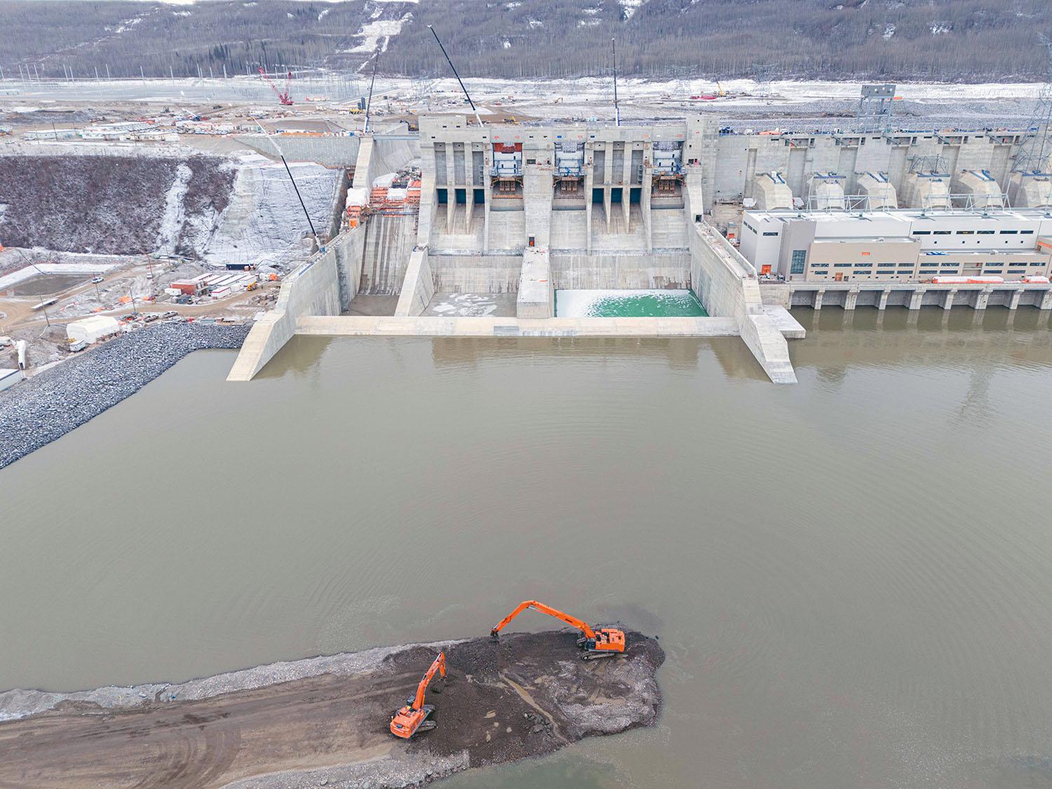 Spillway construction is completed. Installation of spillway gates continues. | November 2023