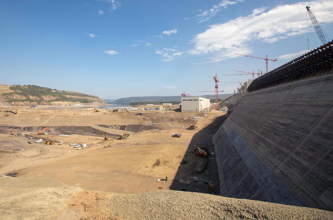 Moving material near the dam and core roller-compacted concrete buttress. | August 2021