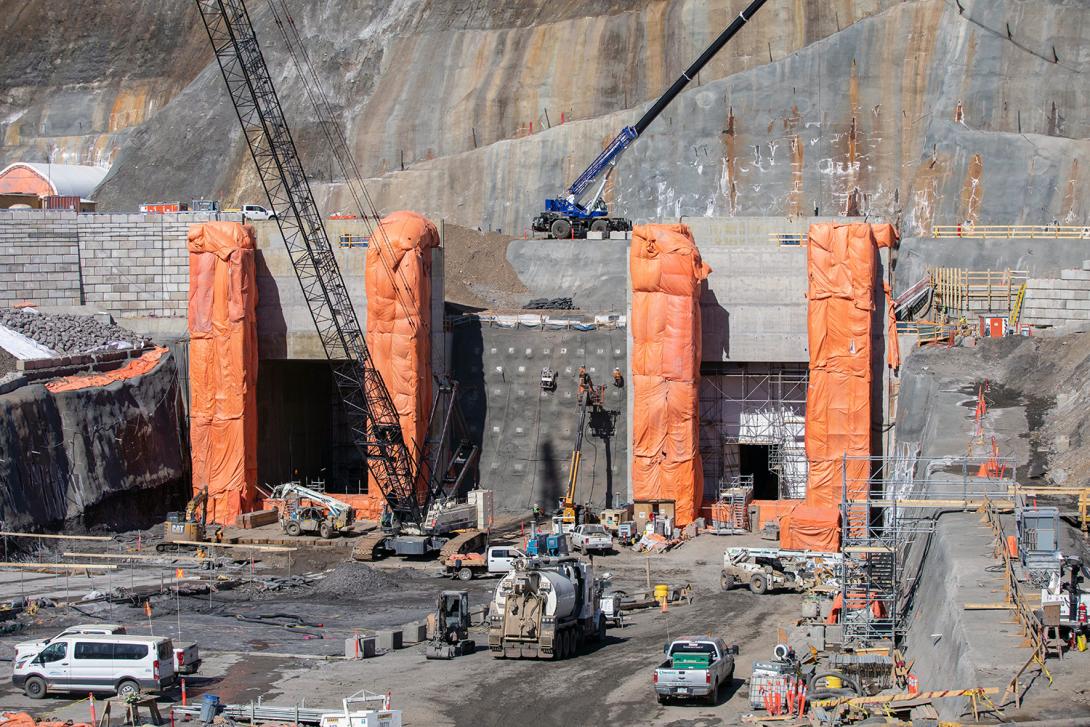 Ongoing work on the gate structures at the diversion tunnel outlet portal. | April 2020