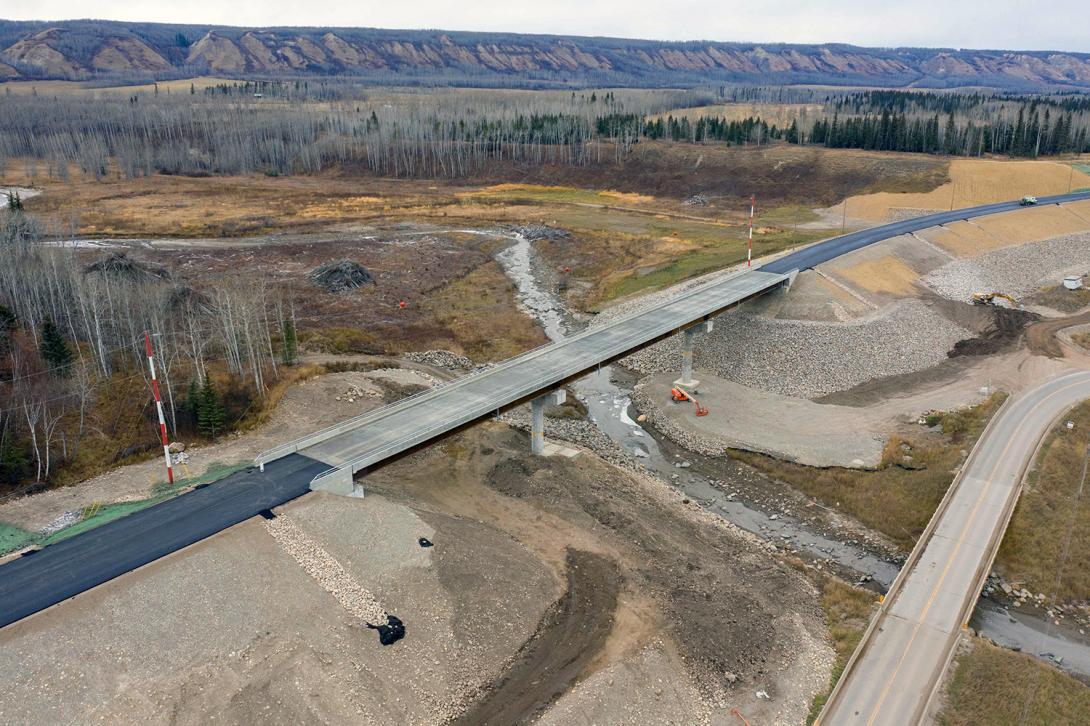 Paved approaches on the Lynx Creek Bridge. | October 2022