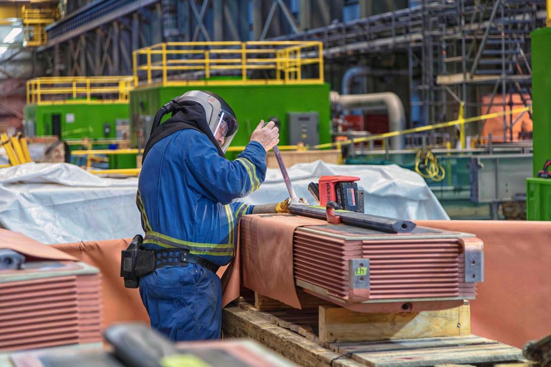 Work takes place inside the powerhouse on the rotor poles. The rotor spins at high speed and produces a magnetic field. | July 2024