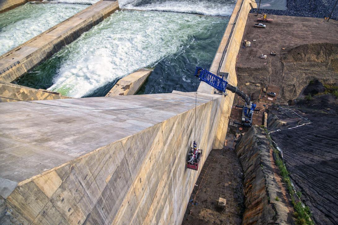 Concrete finishing work is taking place on the spillway side wall. | September 2024